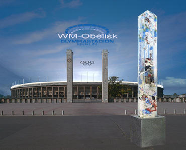 "Athenobi" Obelisk zur Fußball-EM
