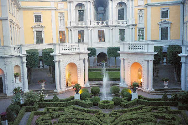 "Yellow Landmark" im Tessinschen Palais in Stockholm